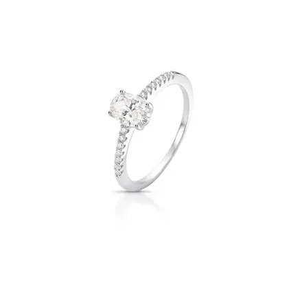 Anel Oval em Pedras Moissanites Prata Rodinada